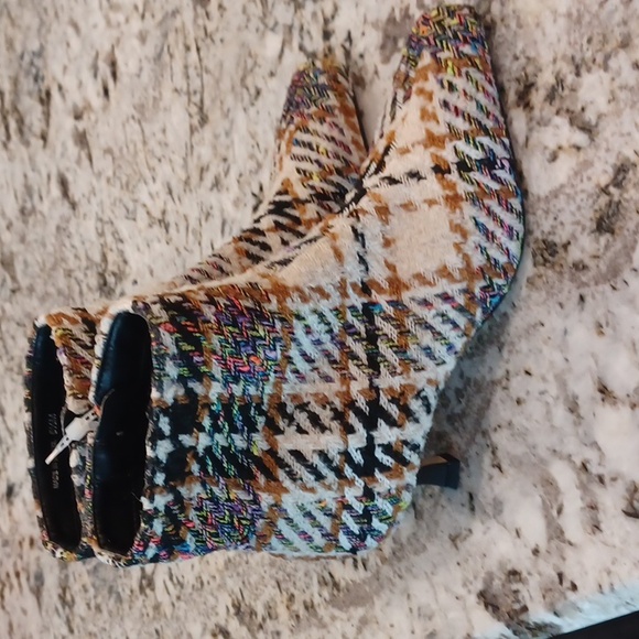 NEW Gianni Bini Women's Palmero Flannel Plaid Snip Toe Kitten Heel booties SZ 5 - Picture 7 of 16